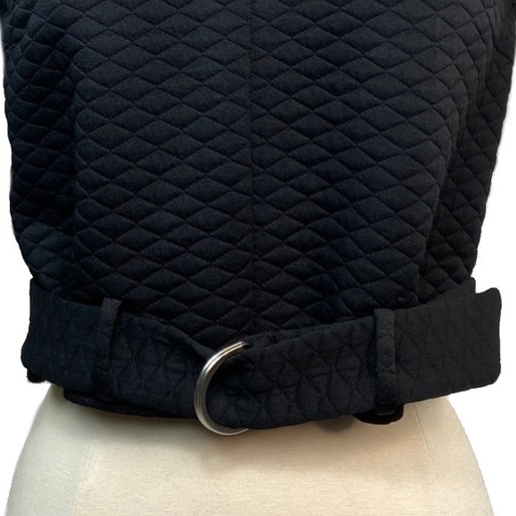 Elle Black waffle belted crop top - Picture 2 of 7